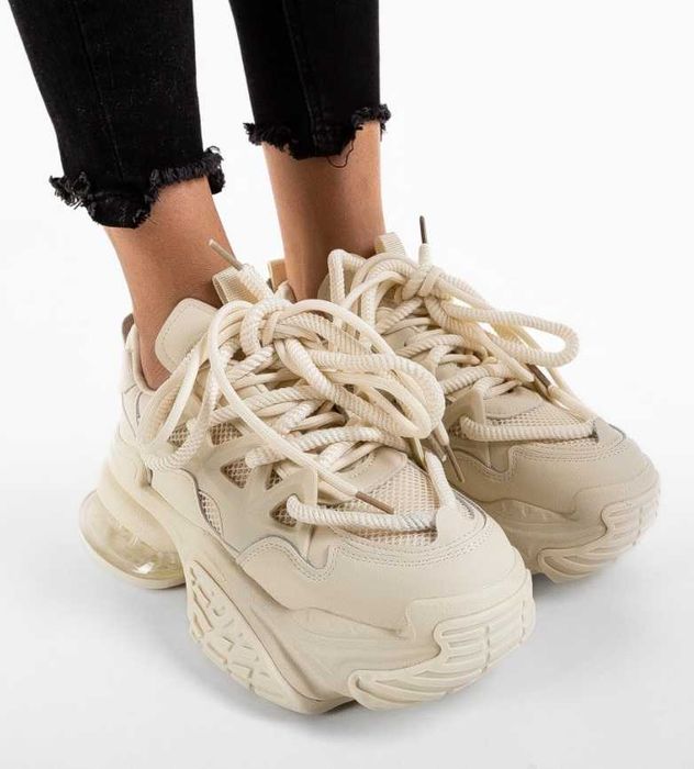 Бежави дамски маратонки