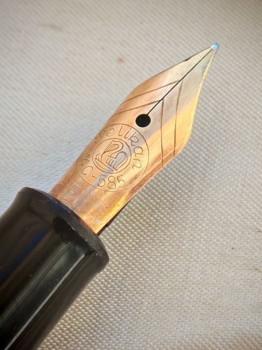 РЯДКА Оригинална Немска Писалка Pelikan 400 Със Златно Перо 585