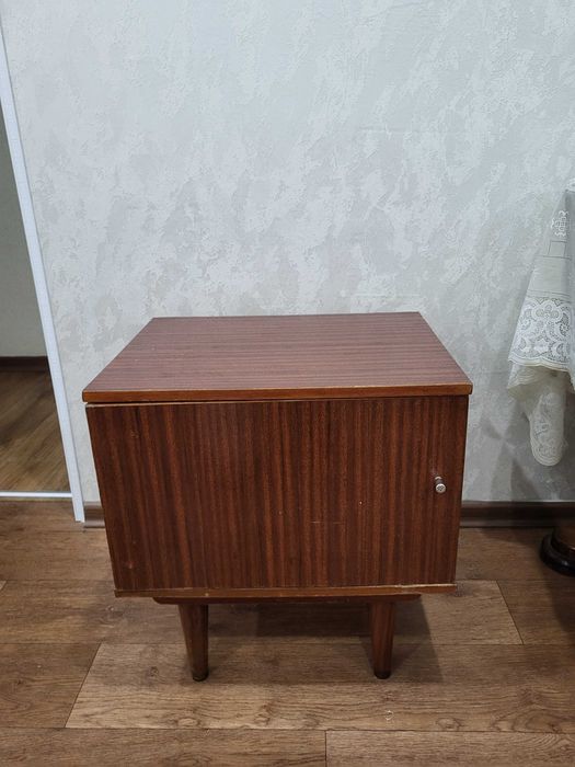 Ретро тумбочка, размер 53/50/38 см