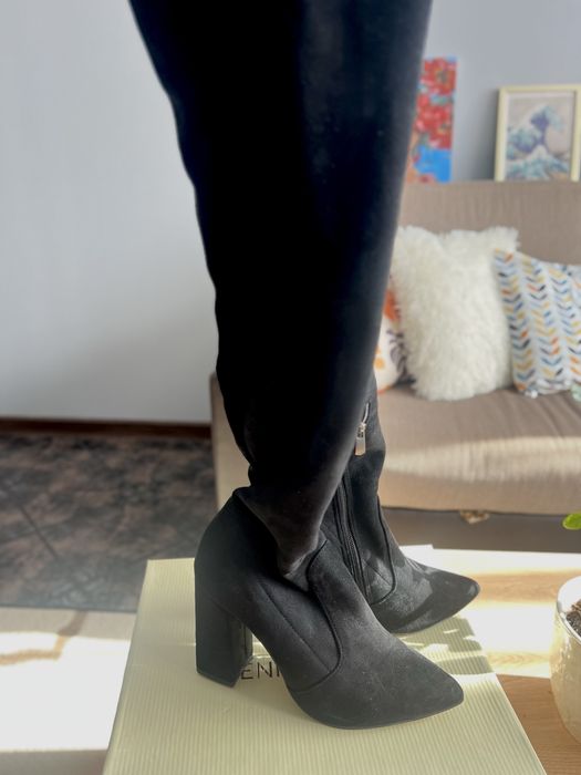 Велурени ботуши на ток