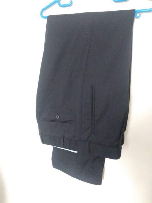 Pantaloni barbati, modele diferite, marimi diferite, nunate diferite