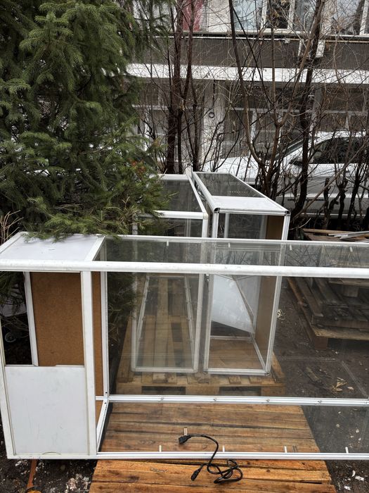 Продам виртрину стелаж белая