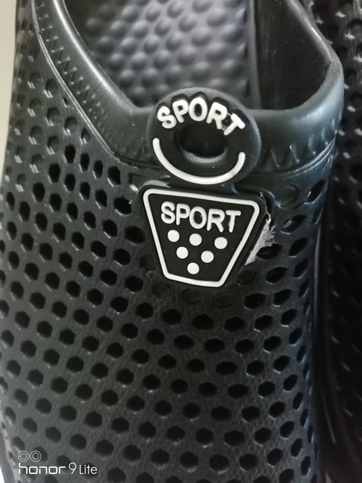 Продавам нови унисекс чехли номер 43, за ходило 27,5 см.