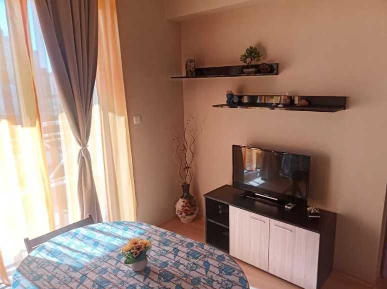 Дава се под наем Двустаен апартамент в к.к. Слънчев бряг - 55 кв.м за 500 € - Снимка #2