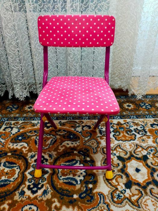 детский столик и стульчик + подарок