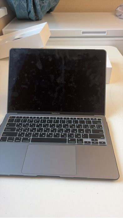 Продам macbook m1