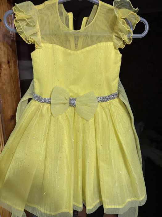 Продам платья 5-10лет