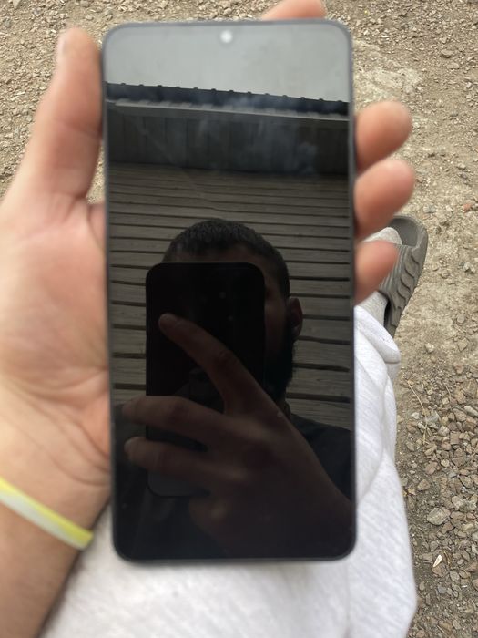 Продам Samsung A06 почти новый