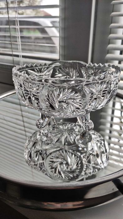 Кристална купичка на крачета