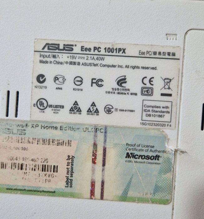 Laptop Asus cu mufa de încărcare înlocuită