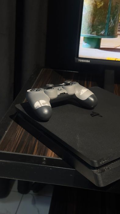 PlayStation 4 + 4 joystick