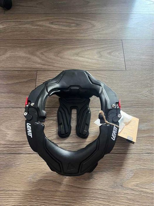 Чисто нов neck brace Leatt размер M и L
