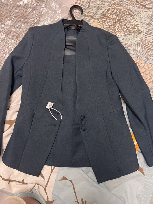 Продаю пиджак с юбкой