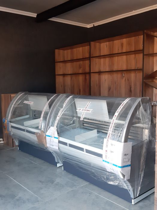 Холодидьные гастрономические витрины