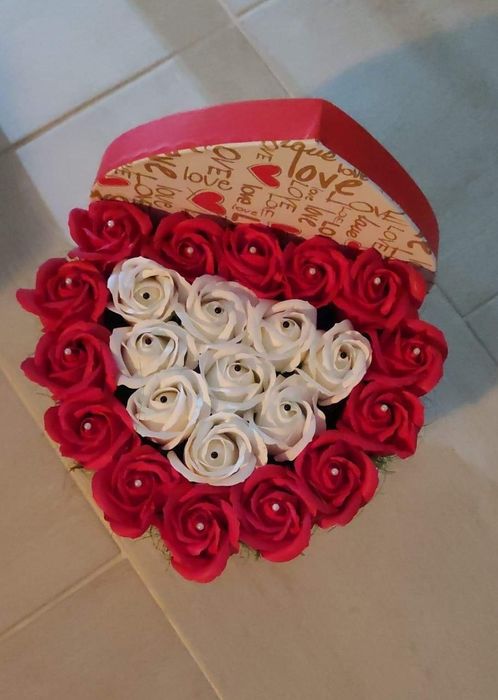 Aranjamente din trandafiri de săpun parfumați