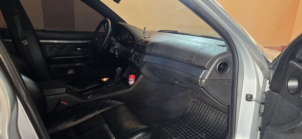 Sotiladi BMW E39 528i