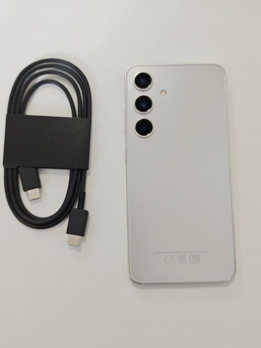 Продам смартфон Самсунг s24.