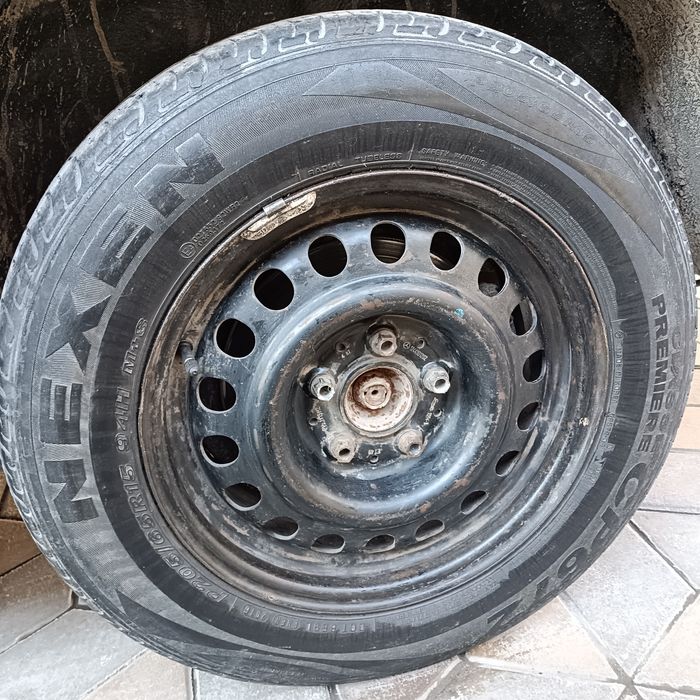 Один диск с шиной от Мерседес 124