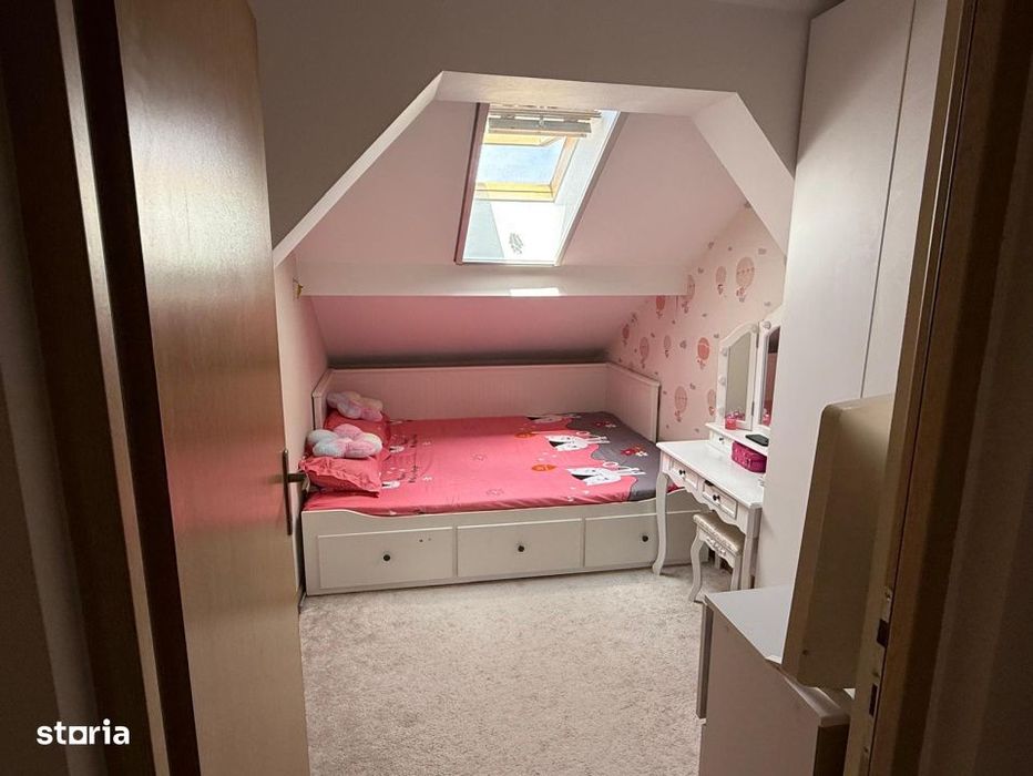 Apartament 4 camere decomandat cu scara interioara, Zona Sarari