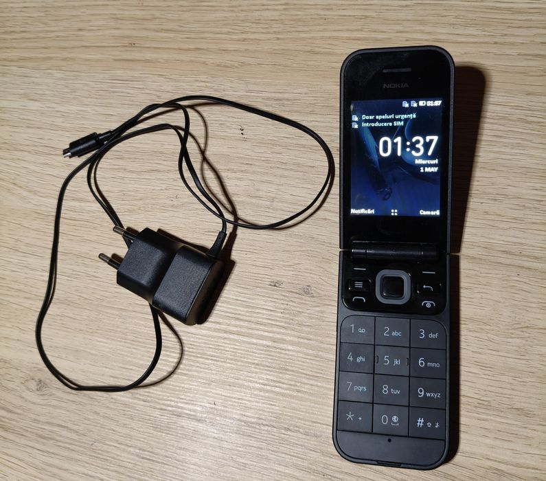 Vând telefon Nokia 2720 Flip