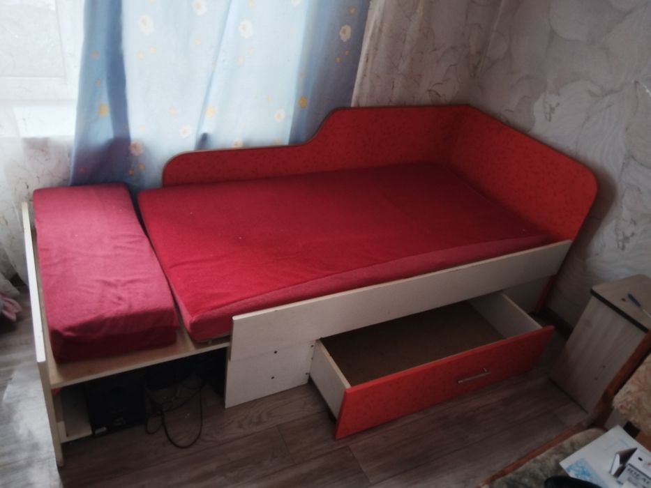 Продам диванчик и шкаф
