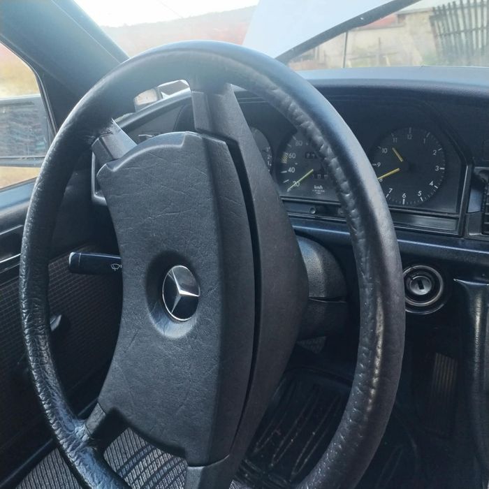 Se vinde mașină  Mercedes