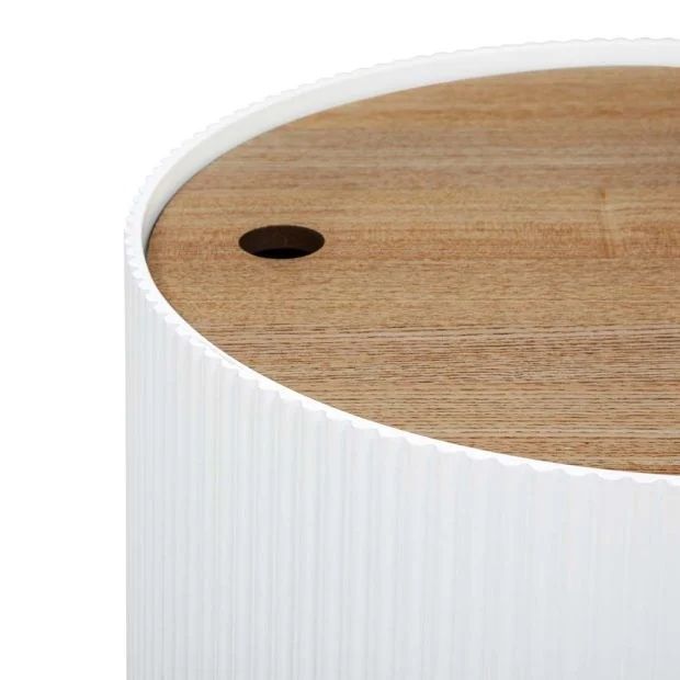 Елегантна масичка с място за съхранение