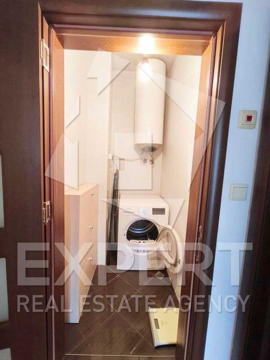 Слънчев двустаен апартамент с гараж в Бриз!