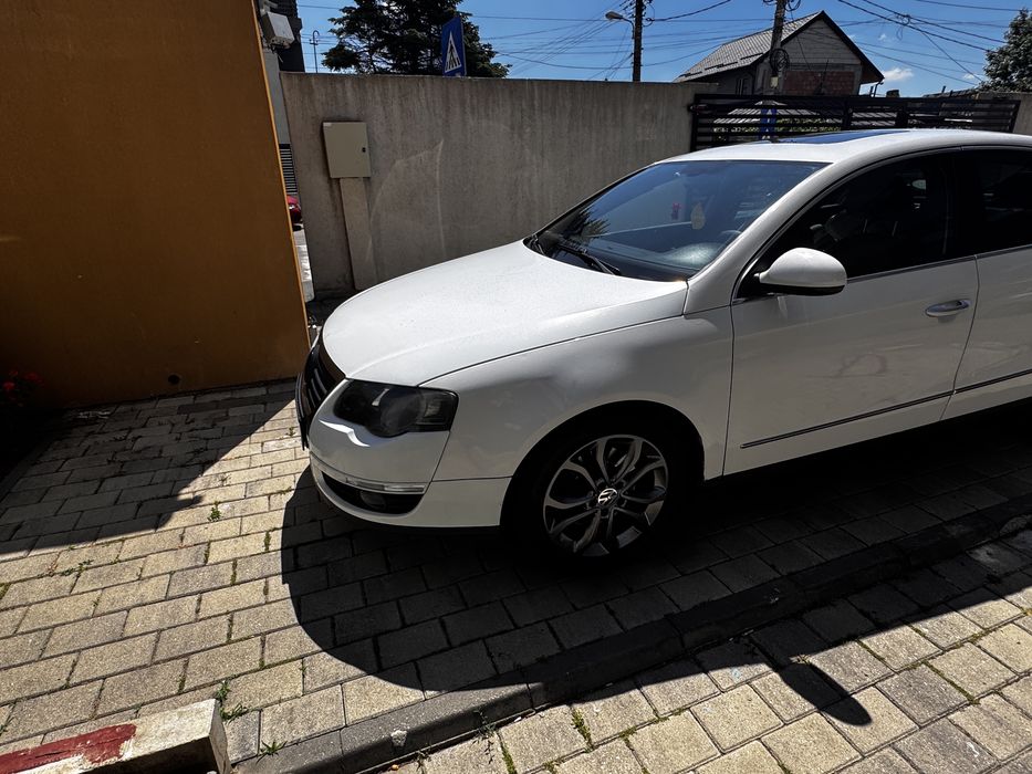 VW Passat B6 2.0 TDI | Piele | Trapă | Dublu Climatronic | Scaune Încălzite | Jante R17 | ITP 03/2027 |