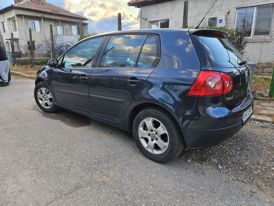 Продавам Голф 5 FSI