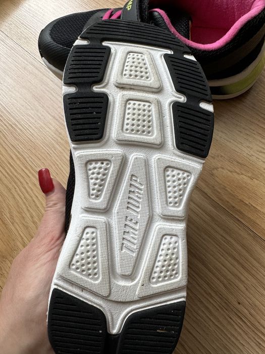 Кроссовки на девочку р.32