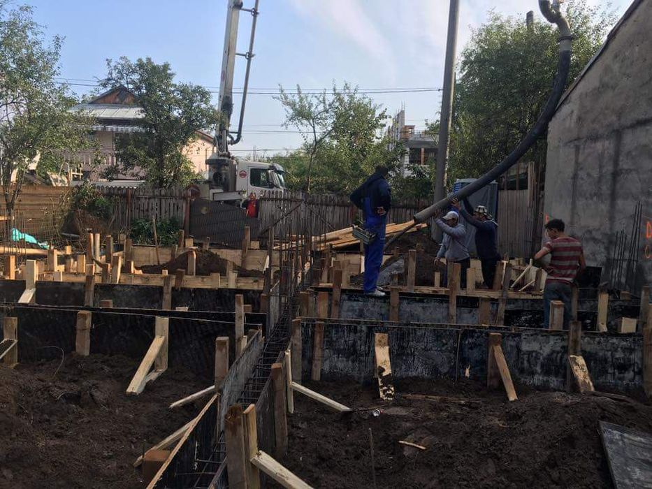 Echipa constructii de la rosu