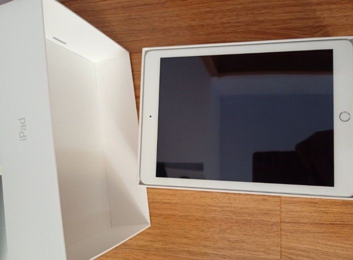 Vând  I pad 6,stare bună