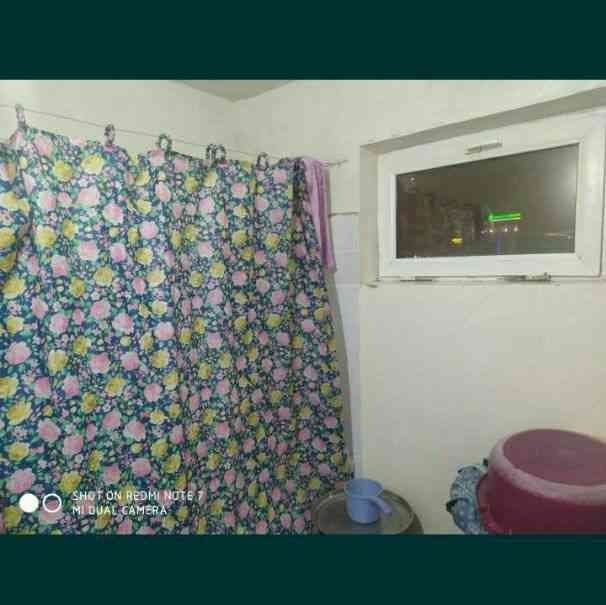 2 xonali gʻishtdan qurilgan uy yoʻlni yuzida sotiladi. Bu eski rasmlar