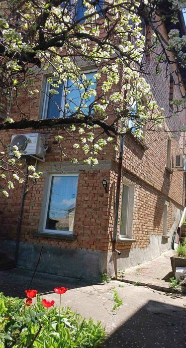 Продавам масивна триетажна къща в гр.Трявна