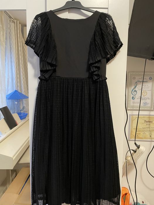 Rochie neagra dantela plisata buline