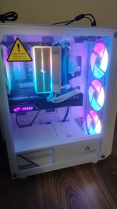 Vând PC gaming de o performanță înaltă în toate jocurile din 2026.