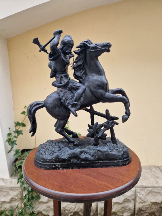 Страхотна антикварна английска метална фигура статуетка