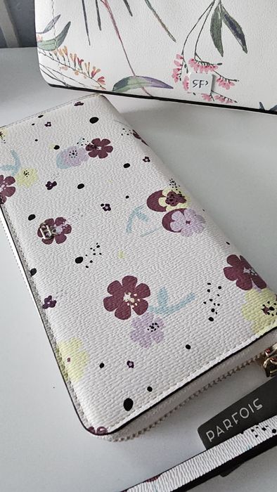 Нови Чанта и портмоне Parfoi на половин цена