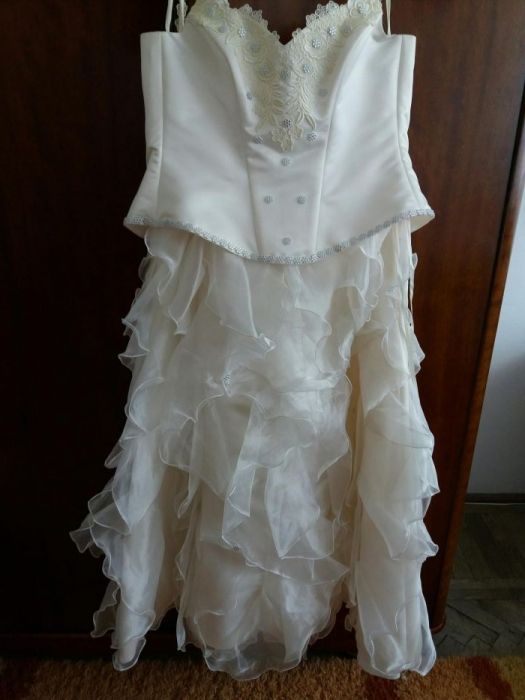 Rochie mireasa culoare crem