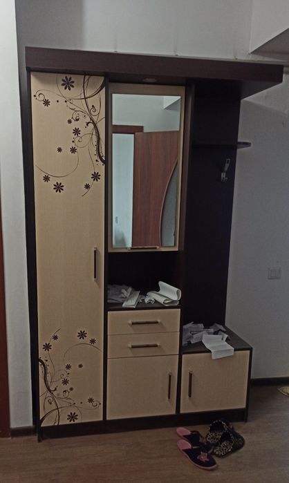 Продаётся прихожая в коридор