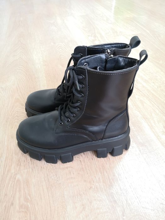 Продам берцы облегченые.