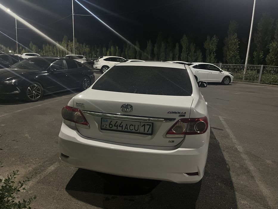 Tayota carolla машина 2012