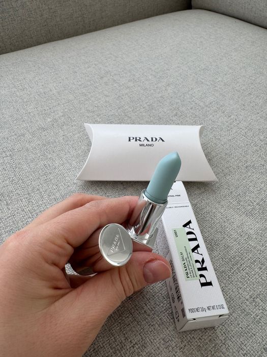 Prada blushing care  балсам за устни