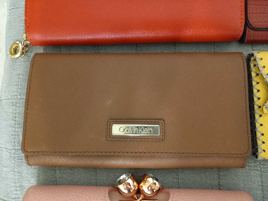 Дамски протмонета от естествена кожа