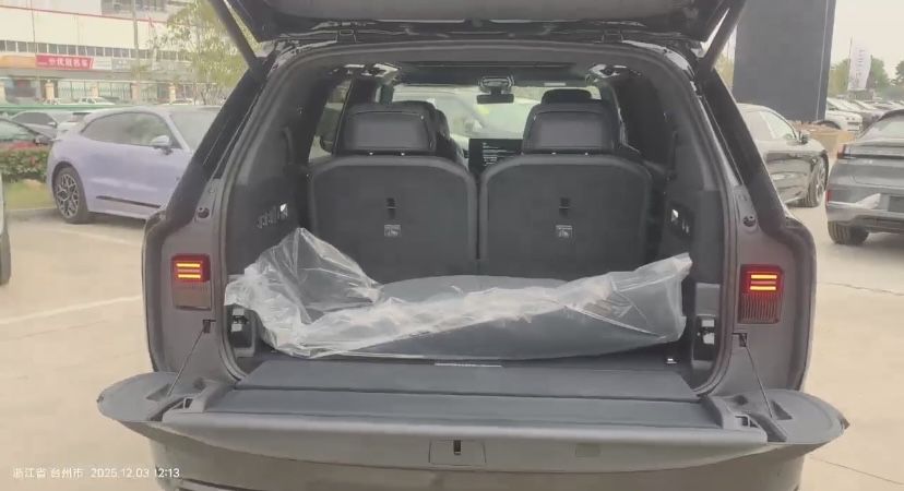 Zeekr X9 Ultra . Dable Black .