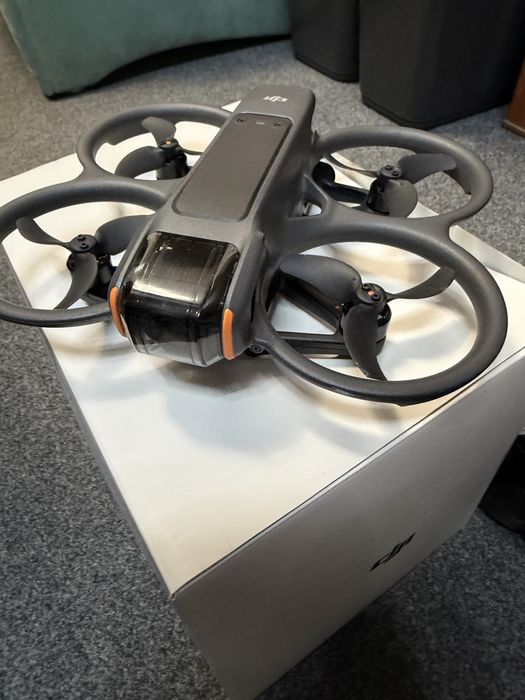 Vand drona dji avata 2 -  fly more combo- 3 acumulatori