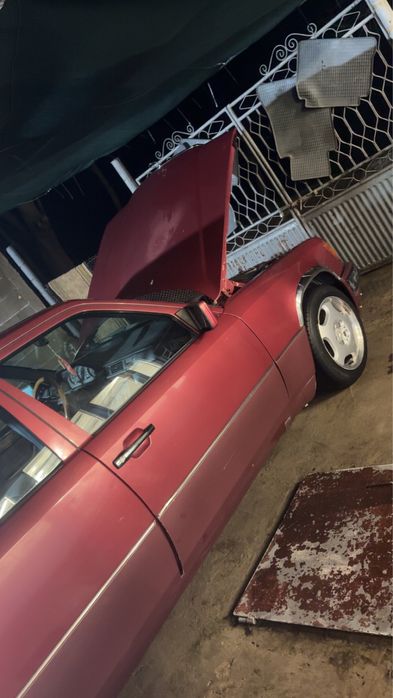 Mercedes w124 230E automatic на части или цяла