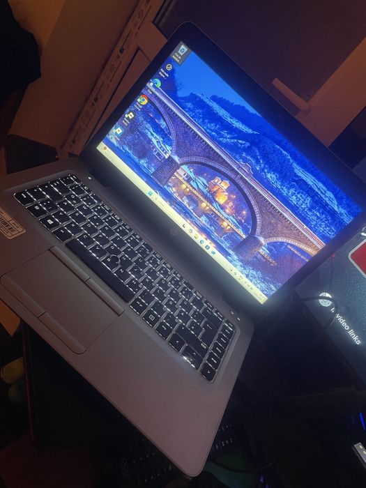 Vand laptop hp foarte bun