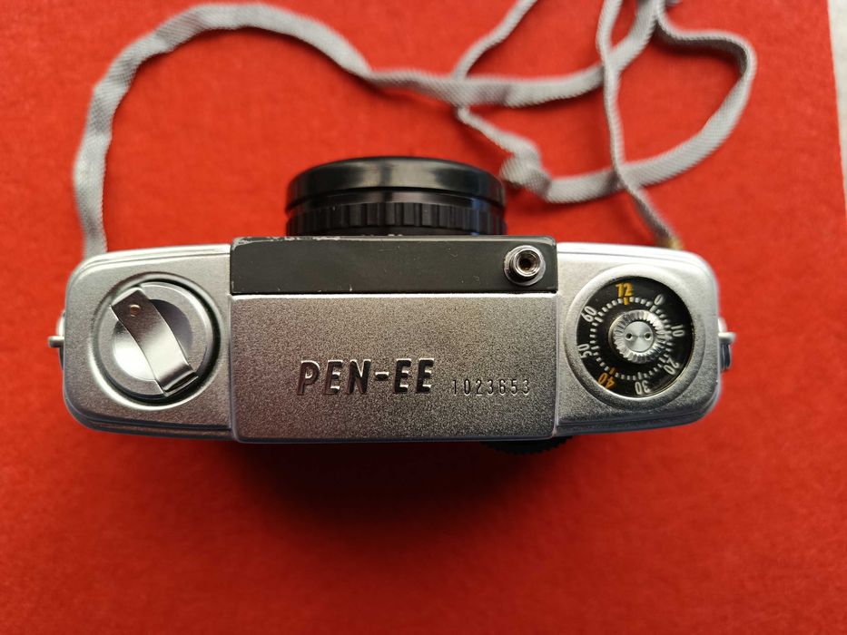 Полукадровый плёночный фотоаппарат олимпус